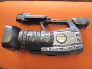 Canon XF305 Camcorder 3CMOS 1080p 4:2:2 MXF 50mbps w/ HD-SDI 